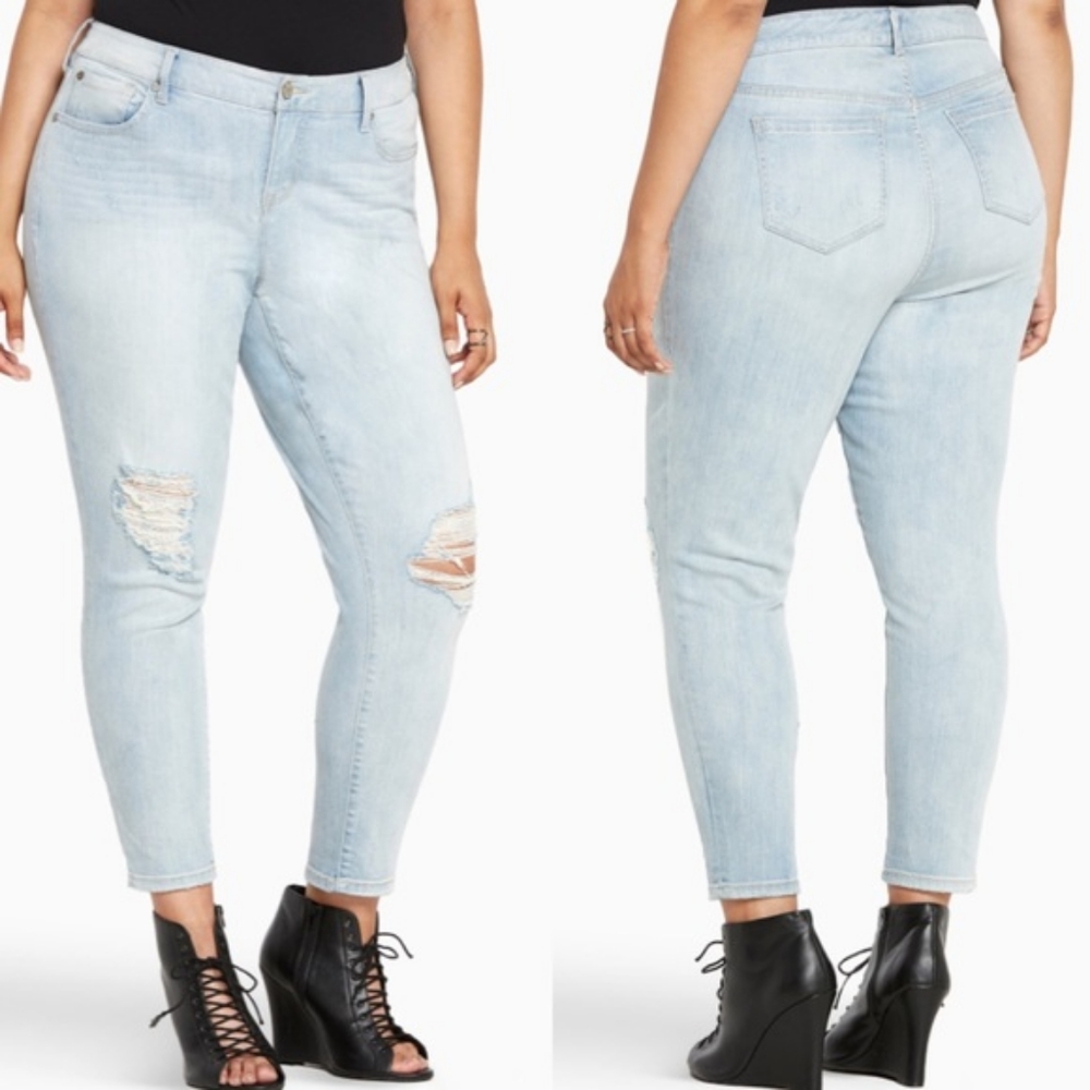 Torrid girlfriend skinny lightwash jeans
